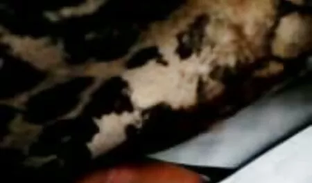 Puta se quita los zapatos y se come videos porno para ver gratis tacones flacos