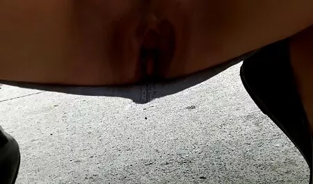 Tetona Nyasha porno en español gratis aprieta su coño hasta la rodilla orgasmo