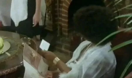 Delicada chica entretener ver pornografía gratis con Baño chica