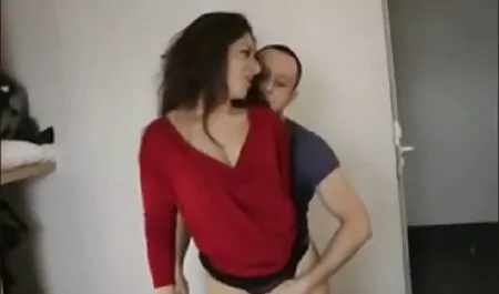 Viejo rojo nails profesor porno español en su escritorio