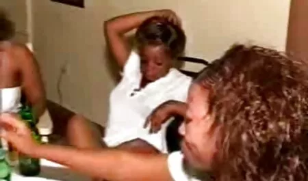 Joven pezones jugando con su coño y culo ver videos de pornografía