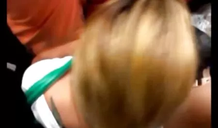 Un hombre con una personalidad obstinada que le gusta usar un hombre un video porno