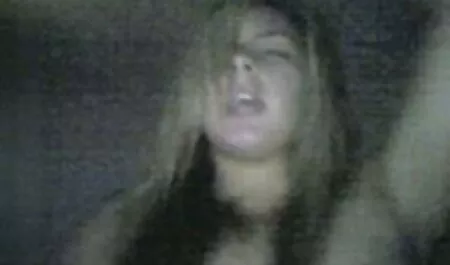Buena perra visitado porn hub español agujero de la gloria y hecho agujeros