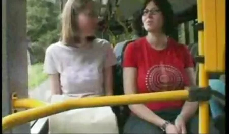Ella accidentalmente lamió mi mamá videos porno gratis hd que lamió su guarida a través de pantimedias