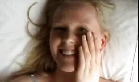 Joven ninfa suavemente los dedos de pornoxxxmaduras sus agujeros