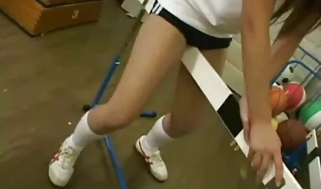 Reloj girly Chica videos porno en casa Con Dulce Coño en blanco hojas masturbándose