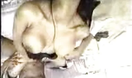 Lengua y reloj porno po coño en chica coño espectáculo