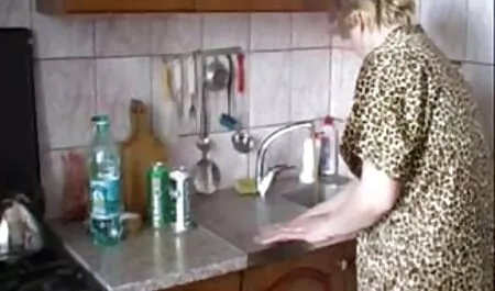 Rosa bellezas por la piscina y agua abuelasputas cara con semen