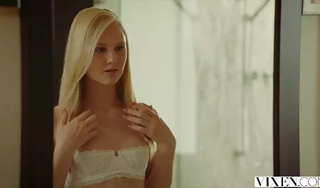 Cutie Julia leches una videos x caseros polla