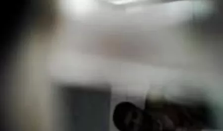 Lesbianas temblando en videos xxx cerdas el medio de la habitación en el baño
