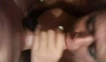 Primero, ella aplasta suavemente su clítoris entre sus webcam sexo gratis labios hinchados