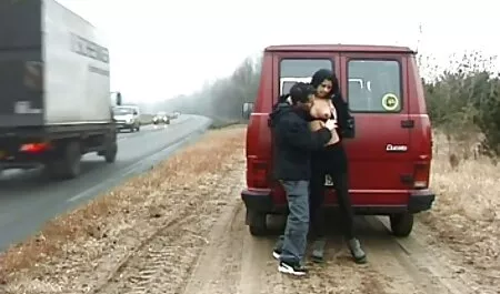 Dos perras sentadas en el coño freex mobi del hombre
